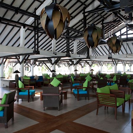 Club Hotel Dolphin Negombo Exterior photo