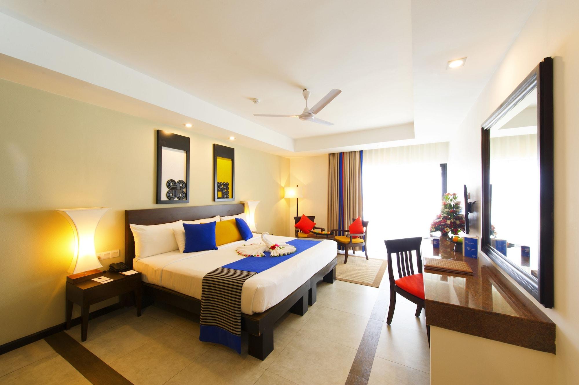 Club Hotel Dolphin Negombo Exterior photo