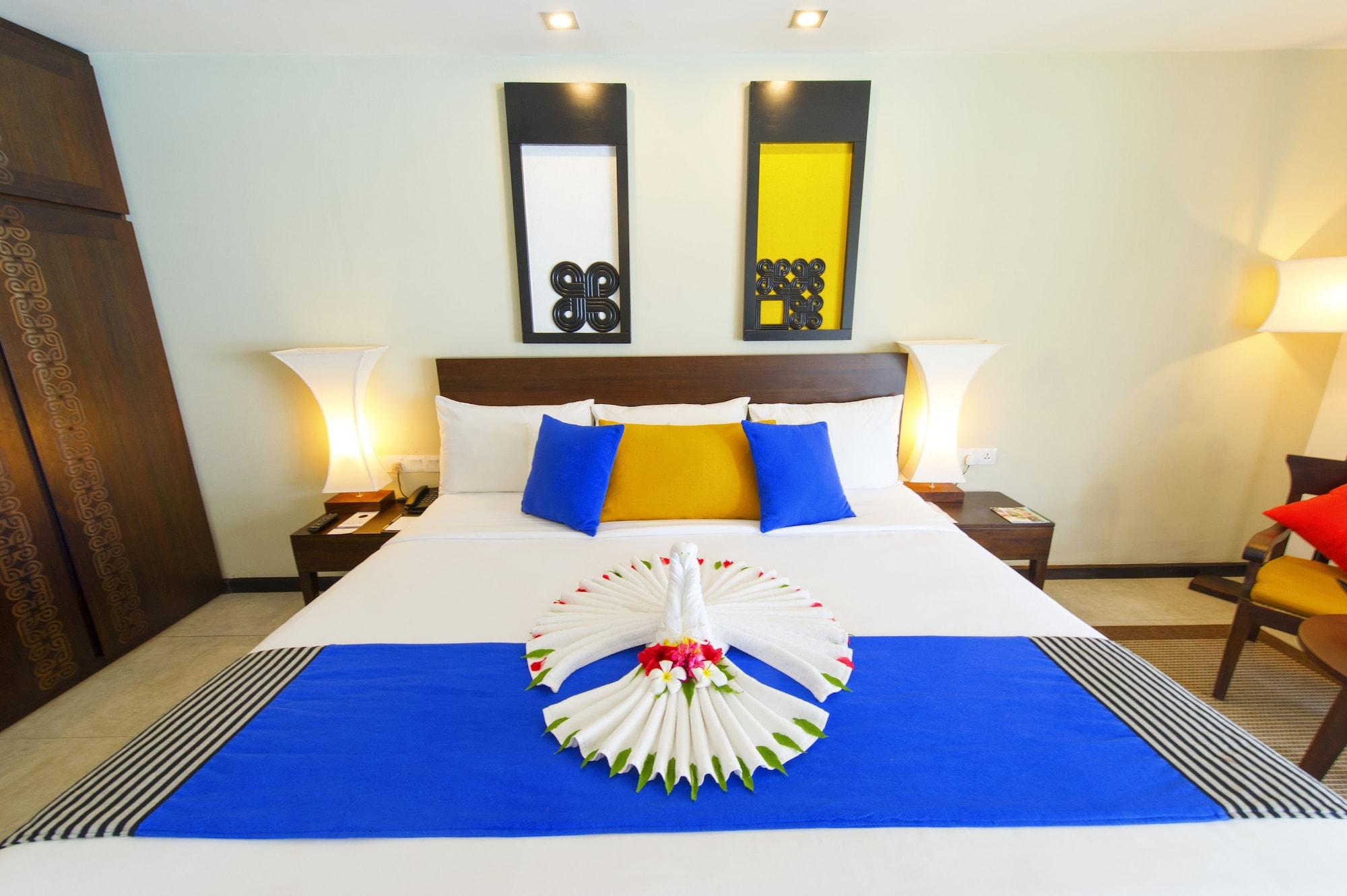 Club Hotel Dolphin Negombo Exterior photo