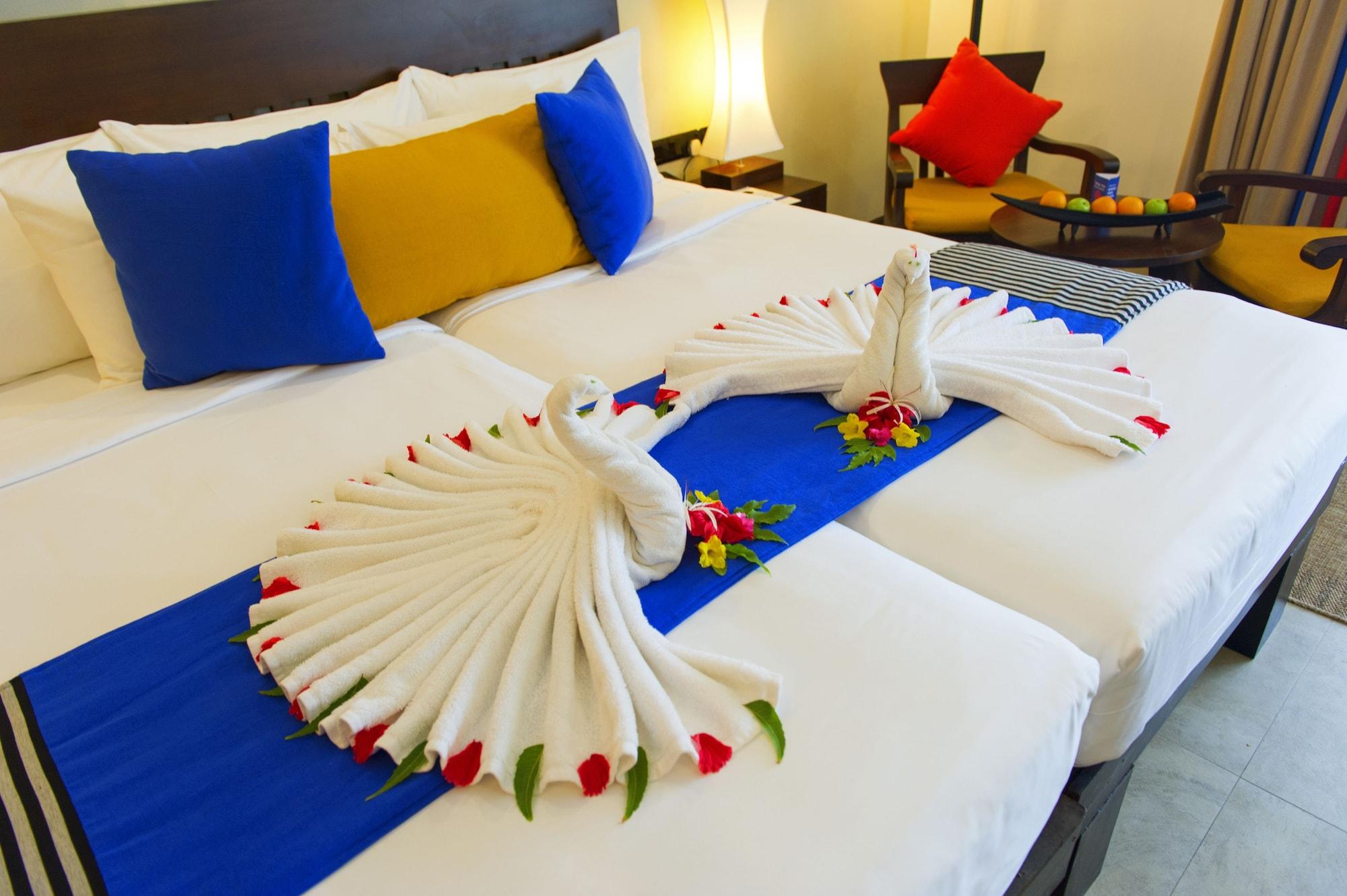 Club Hotel Dolphin Negombo Exterior photo