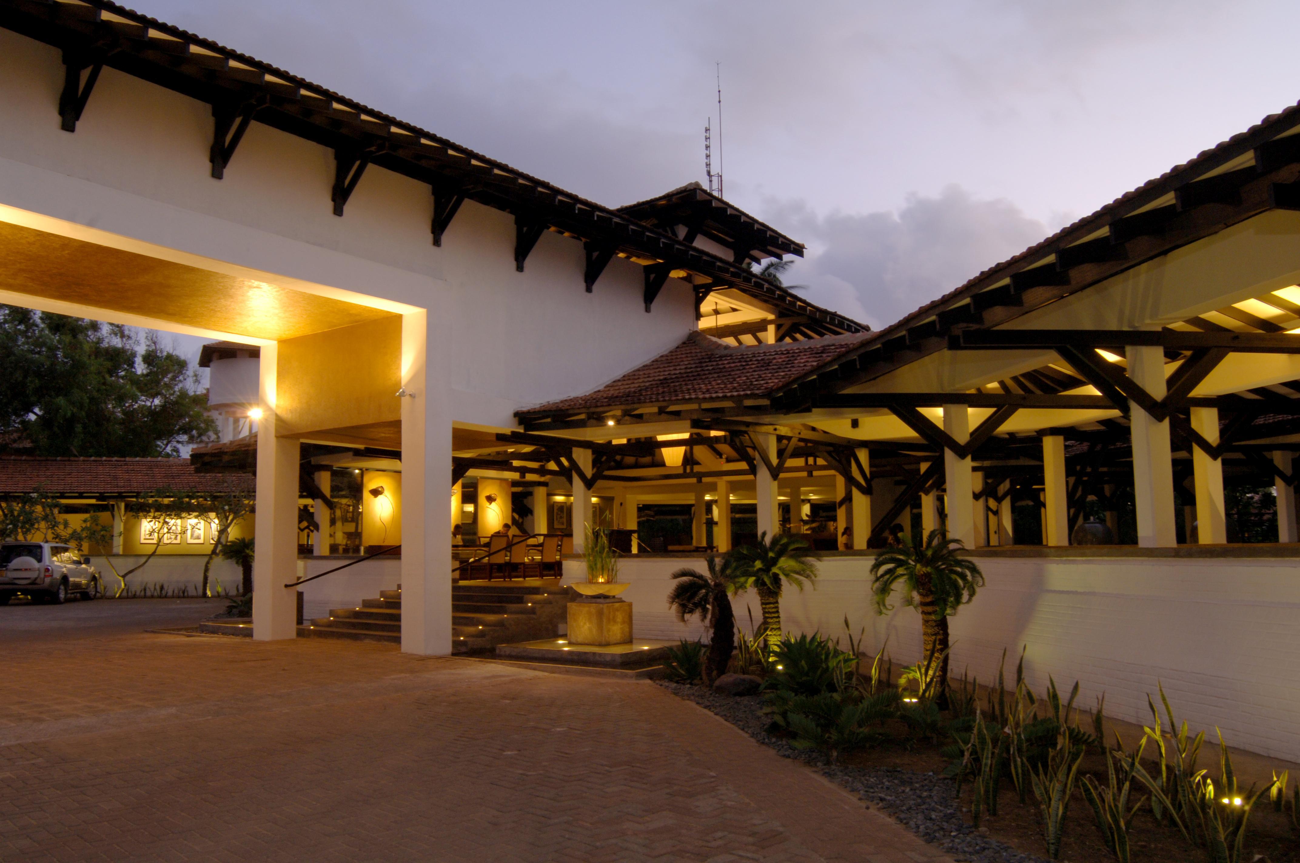 Club Hotel Dolphin Negombo Exterior photo