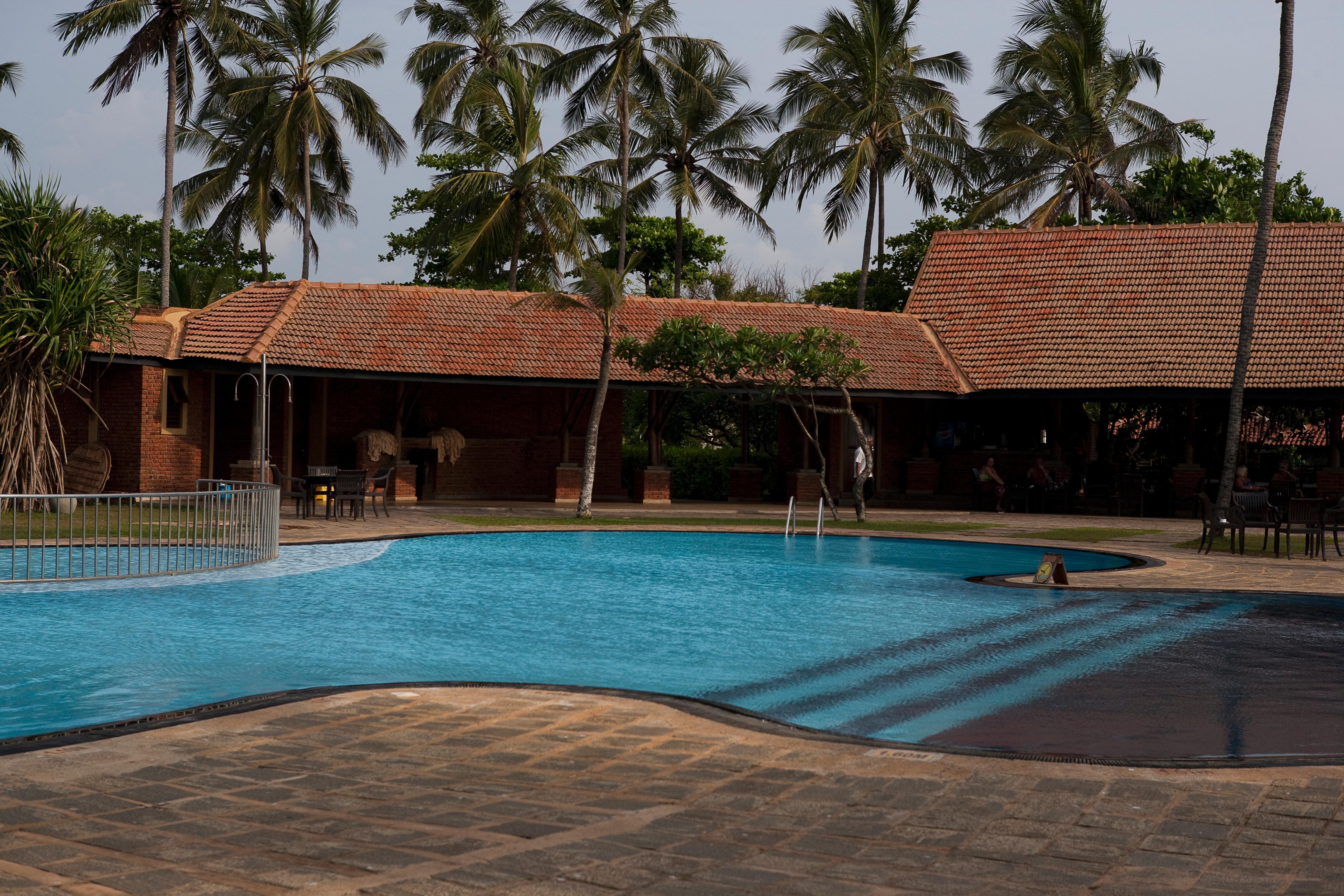 Club Hotel Dolphin Negombo Exterior photo