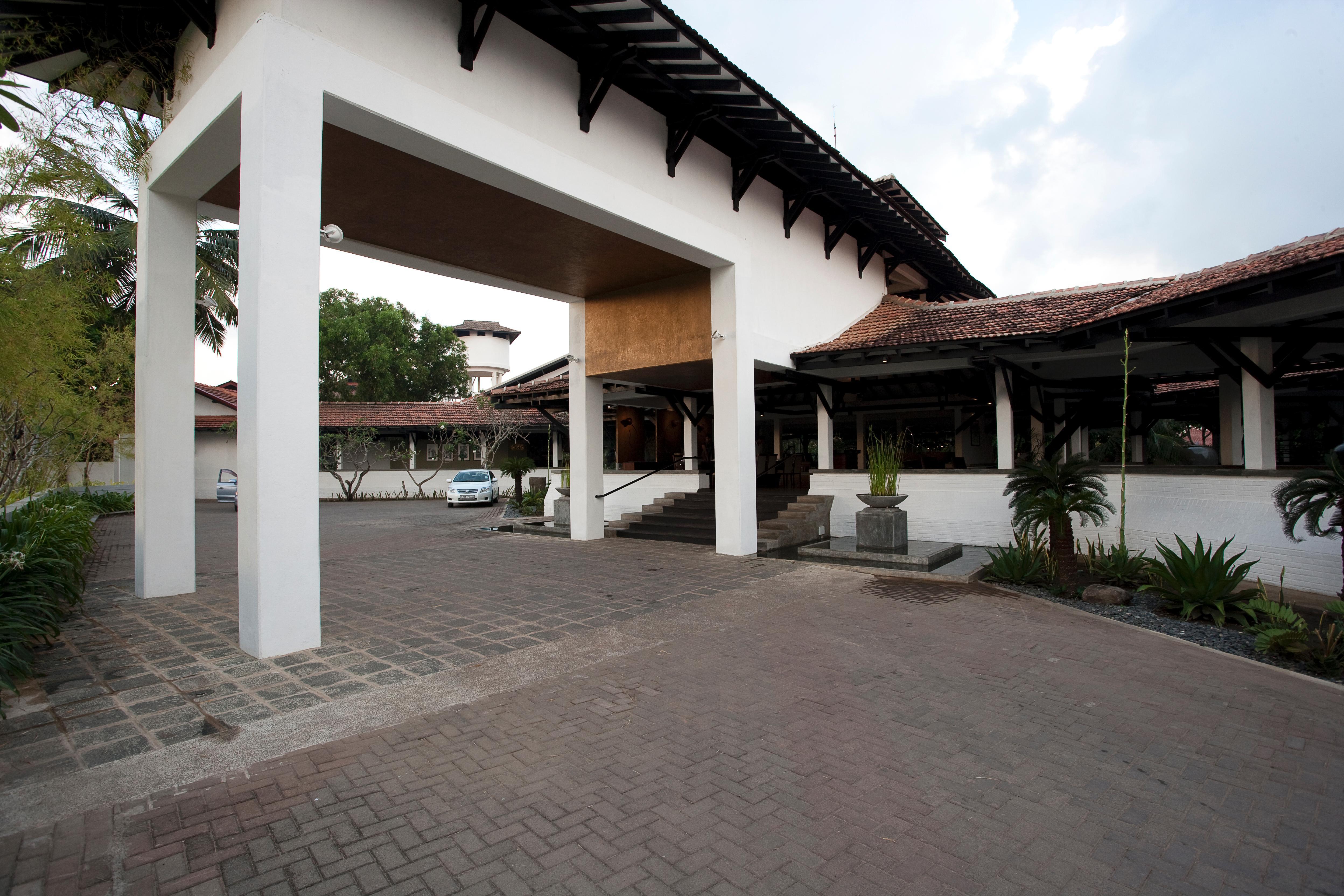 Club Hotel Dolphin Negombo Exterior photo