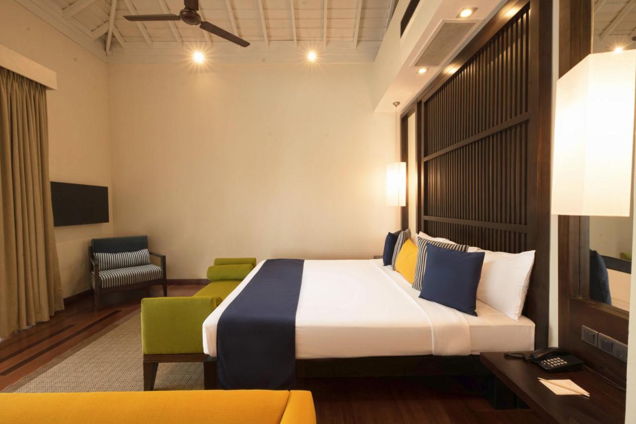 Club Hotel Dolphin Negombo Exterior photo