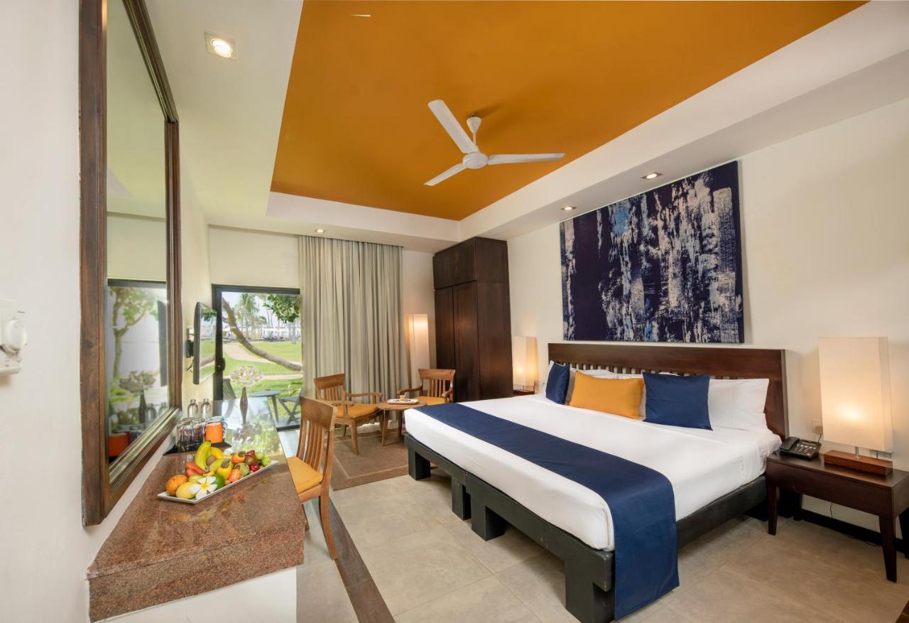Club Hotel Dolphin Negombo Exterior photo
