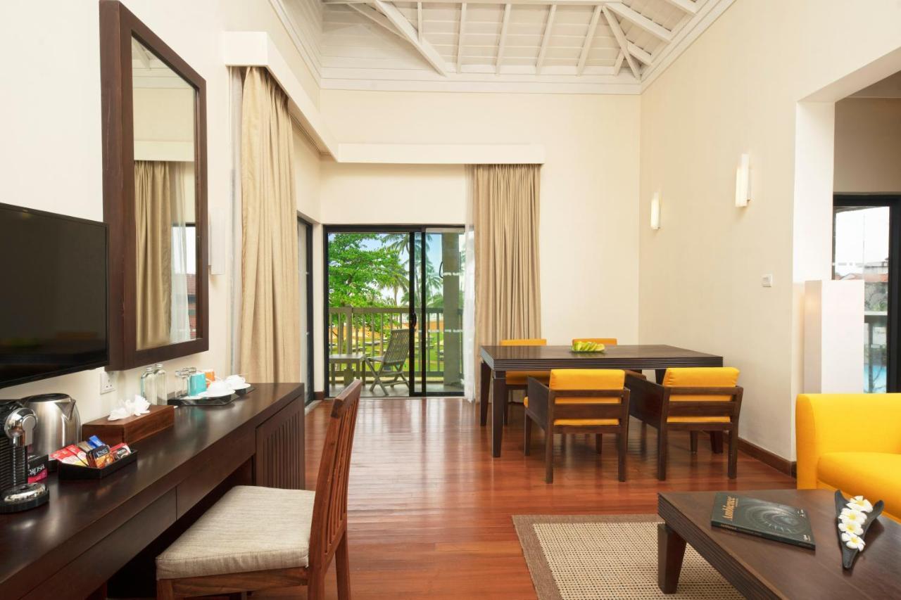 Club Hotel Dolphin Negombo Exterior photo