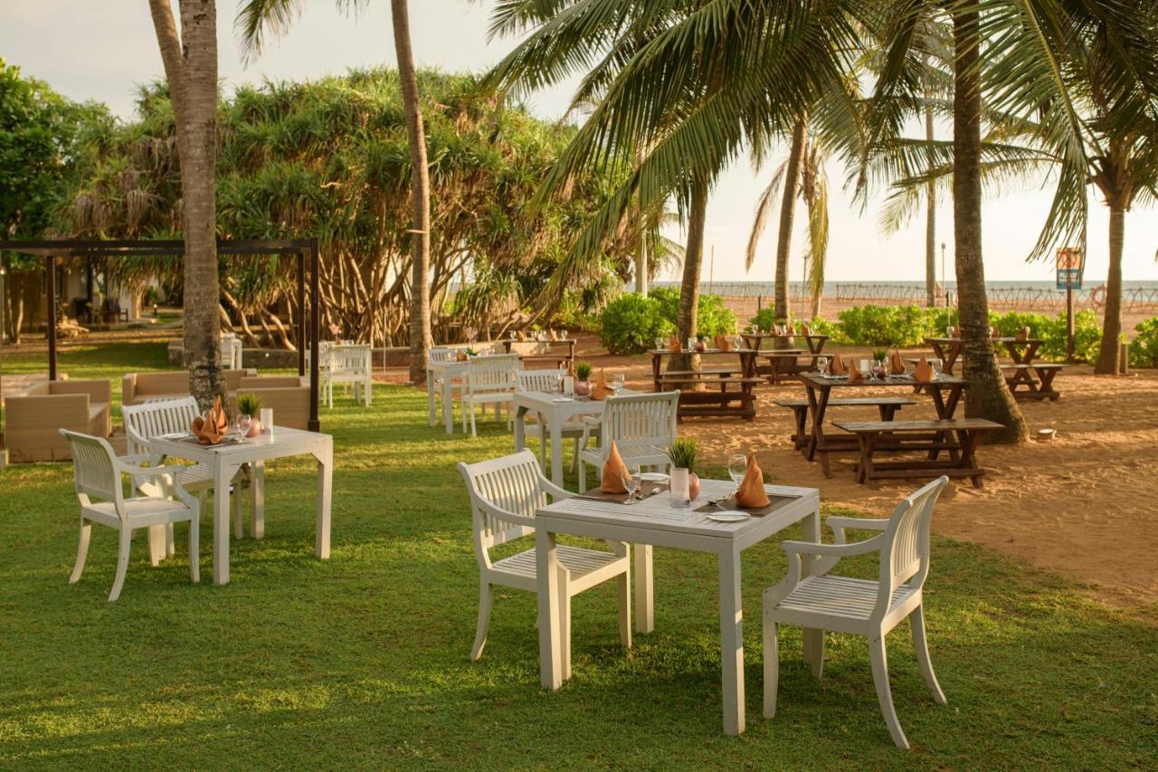 Club Hotel Dolphin Negombo Exterior photo