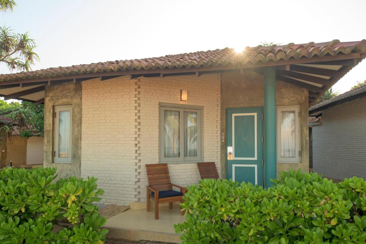 Club Hotel Dolphin Negombo Exterior photo