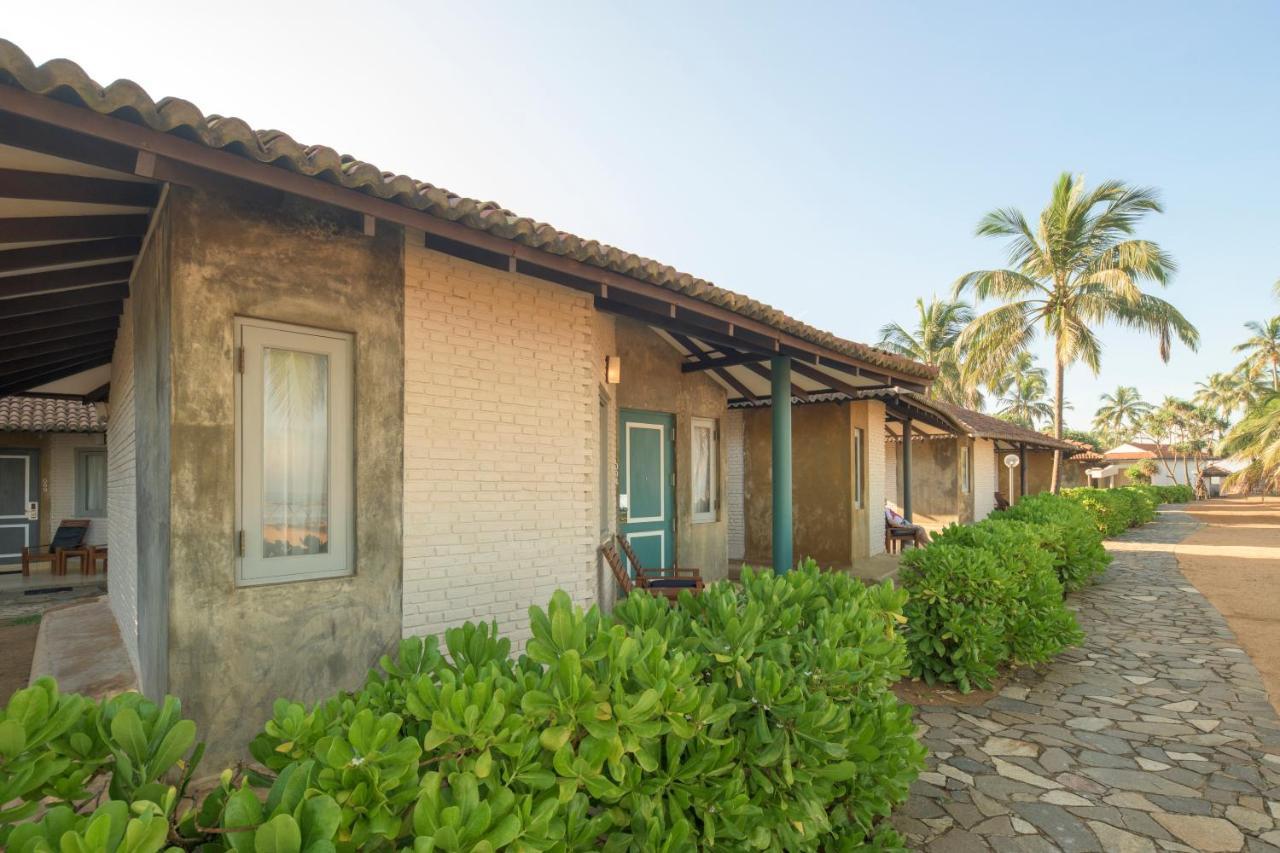Club Hotel Dolphin Negombo Exterior photo