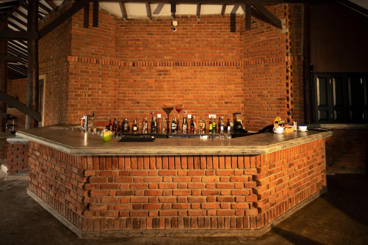 Club Hotel Dolphin Negombo Exterior photo