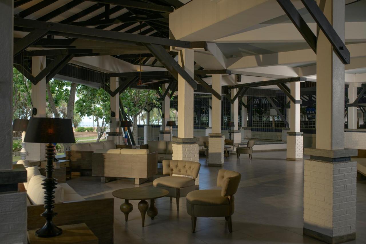 Club Hotel Dolphin Negombo Exterior photo