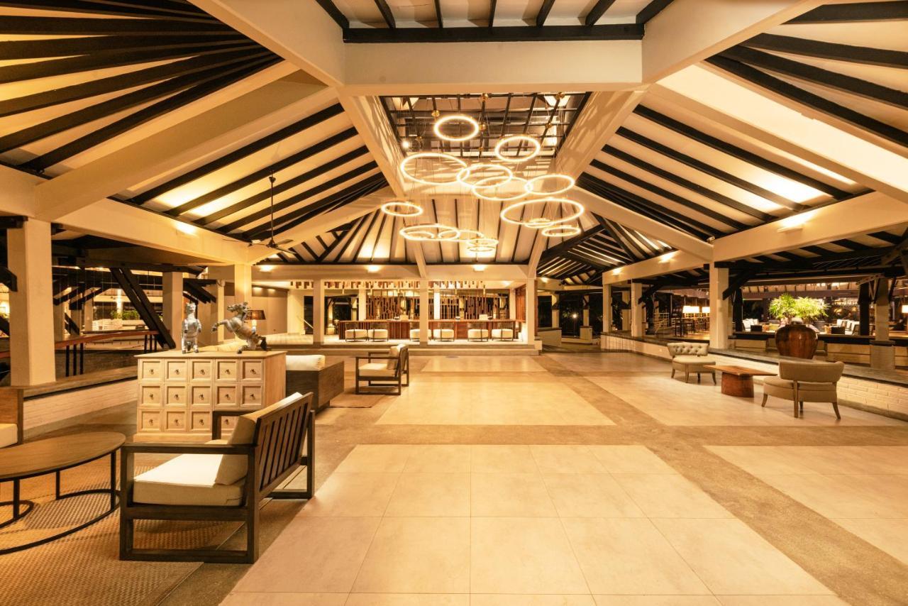 Club Hotel Dolphin Negombo Exterior photo
