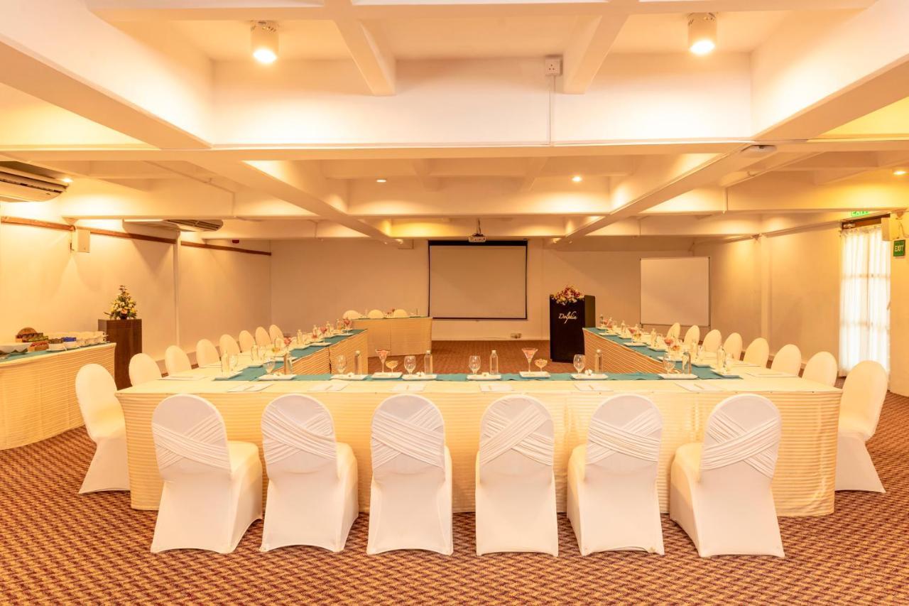 Club Hotel Dolphin Negombo Exterior photo