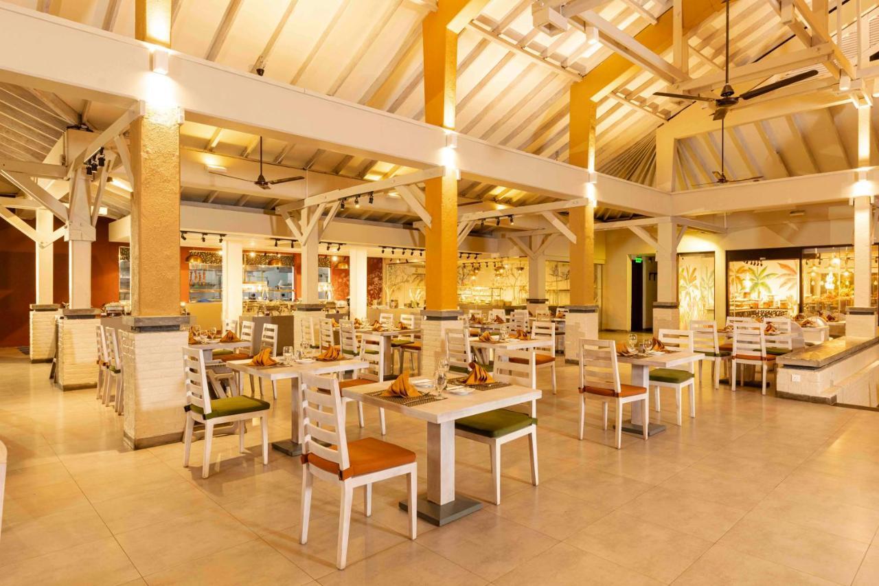Club Hotel Dolphin Negombo Exterior photo