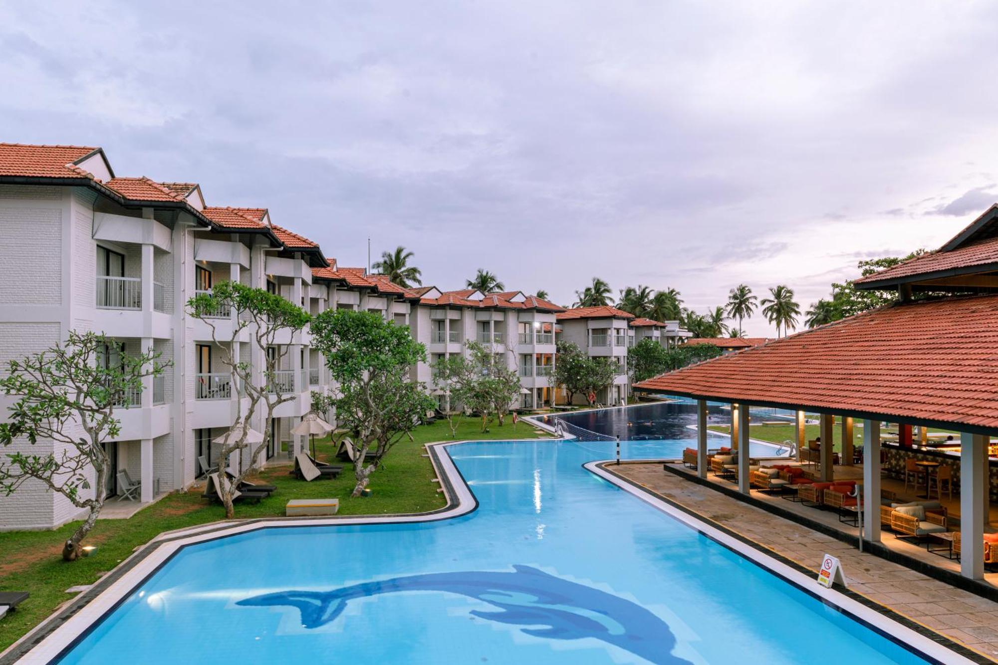 Club Hotel Dolphin Negombo Exterior photo