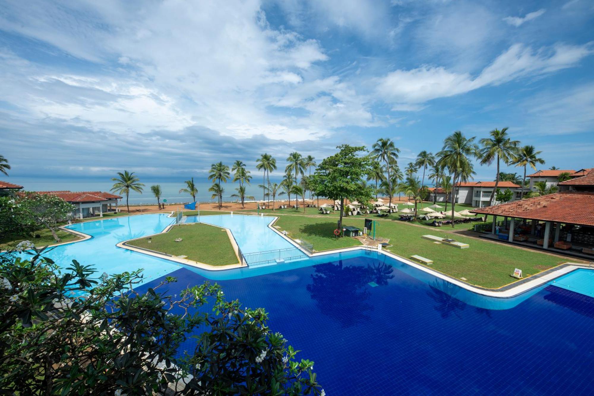 Club Hotel Dolphin Negombo Exterior photo