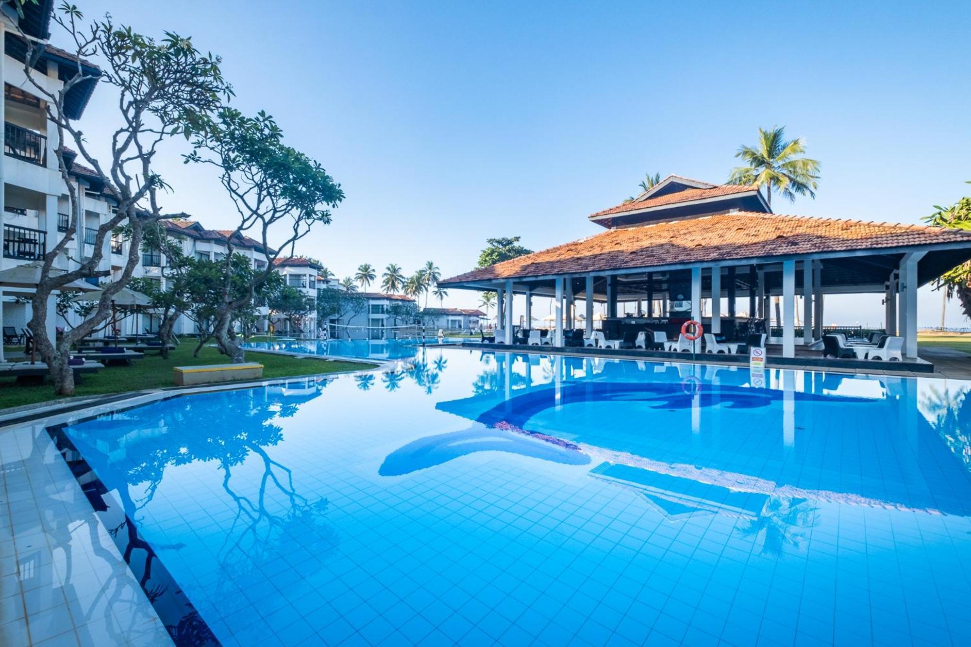 Club Hotel Dolphin Negombo Exterior photo
